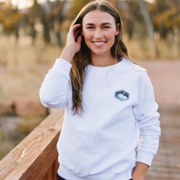 Zyia White Crewneck Pullover Sweater - Picture 1 of 8